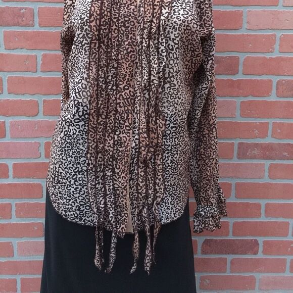 Le Caviar Sz M Leopard Print Ruffled Front Button - Picture 2 of 8